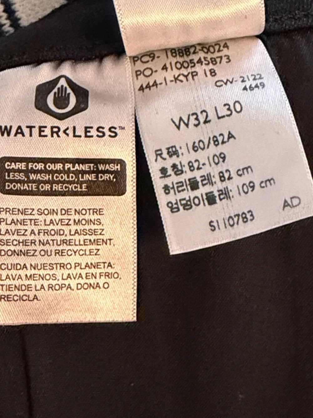 Levi's NWOT women’s Black Denim Jeans Size 31 not faded at so new looking - Picture 4 of 5